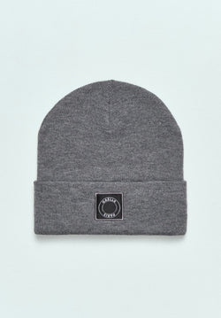 CAPPELLO BEANIE IN MAGLIA CON ETICHETTA PATCH