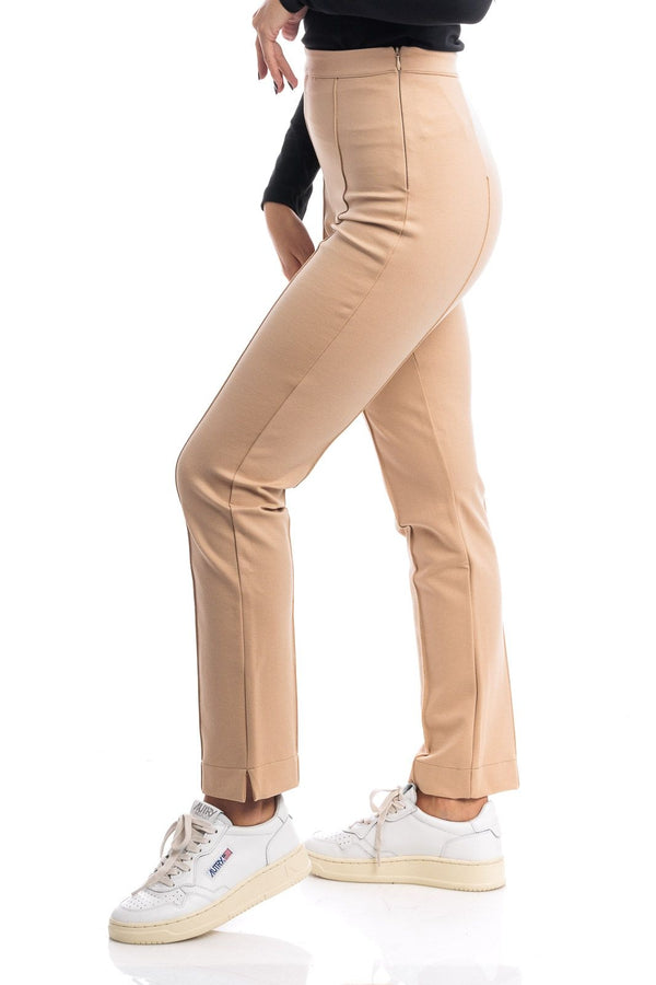 PANTALONE SLIM CON ETICHETTA IN RASO SUL RETRO